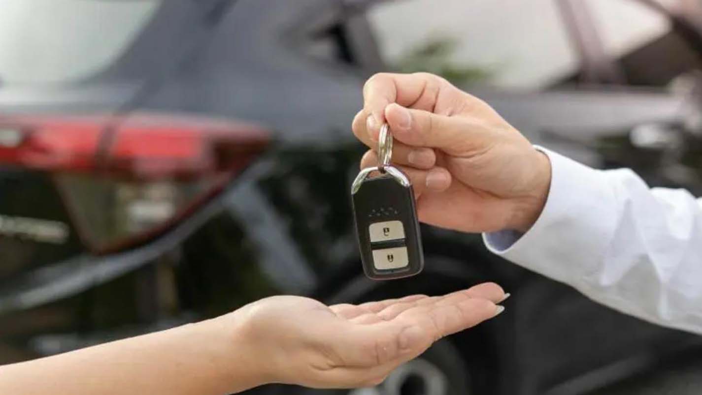 Freedom to Explore: Renting a Car in Algarve, Portugal