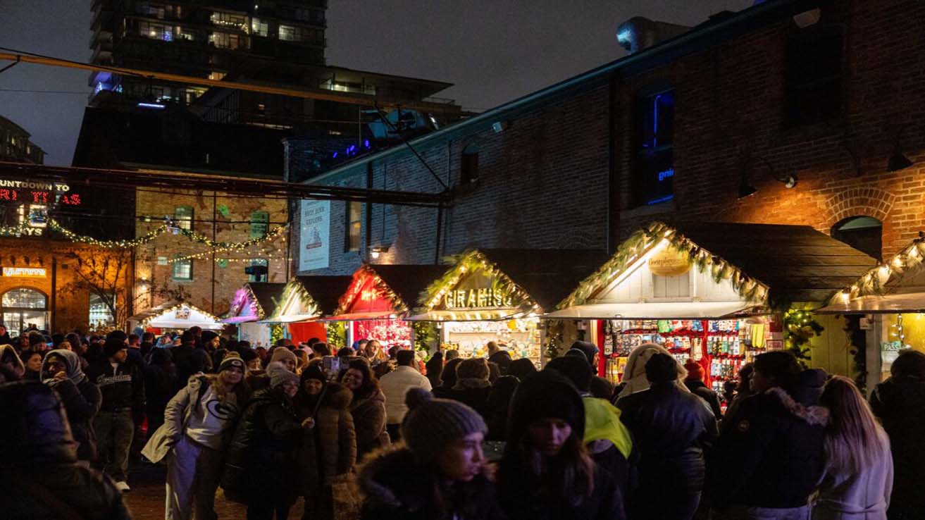 How to Book Toronto Attractions in Advance: Insider Tips for First-Time Visitors
